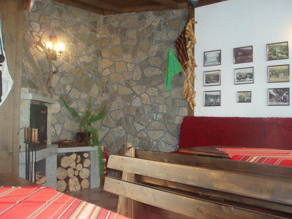 Mania Guest House Калофер Экстерьер фото