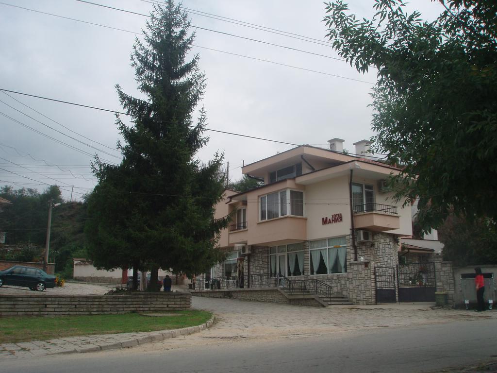 Mania Guest House Калофер Экстерьер фото
