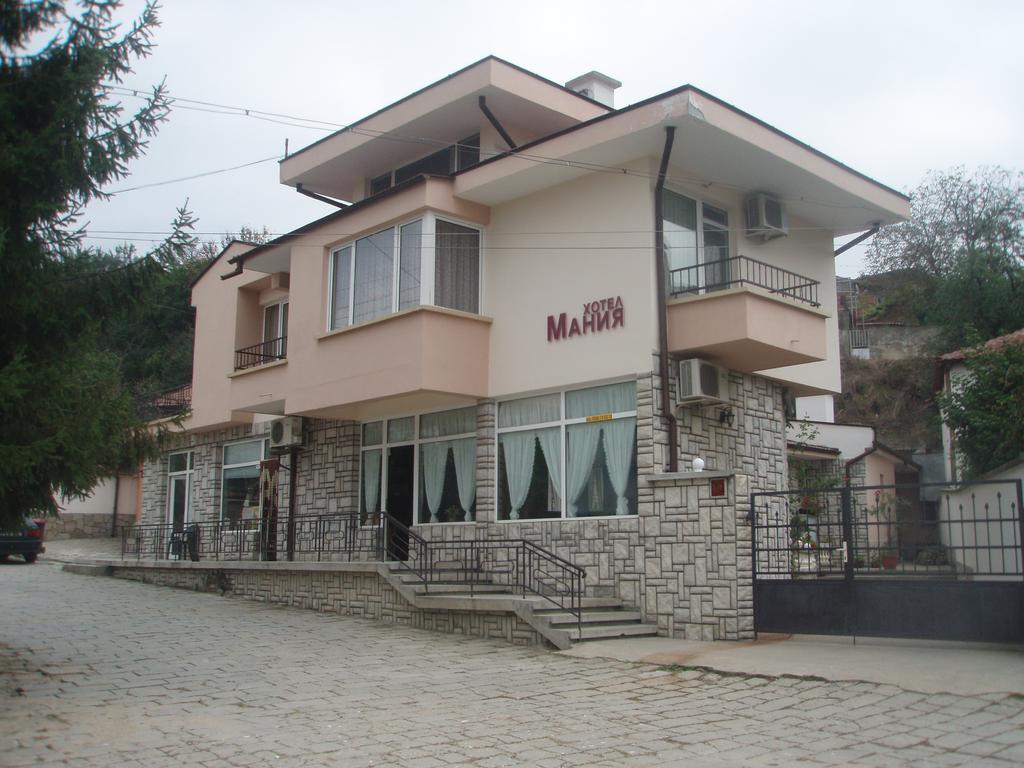 Mania Guest House Калофер Экстерьер фото