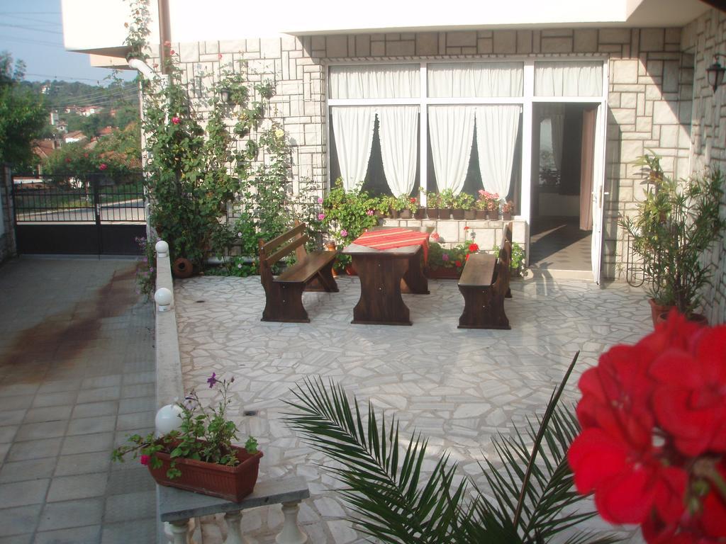 Mania Guest House Калофер Экстерьер фото