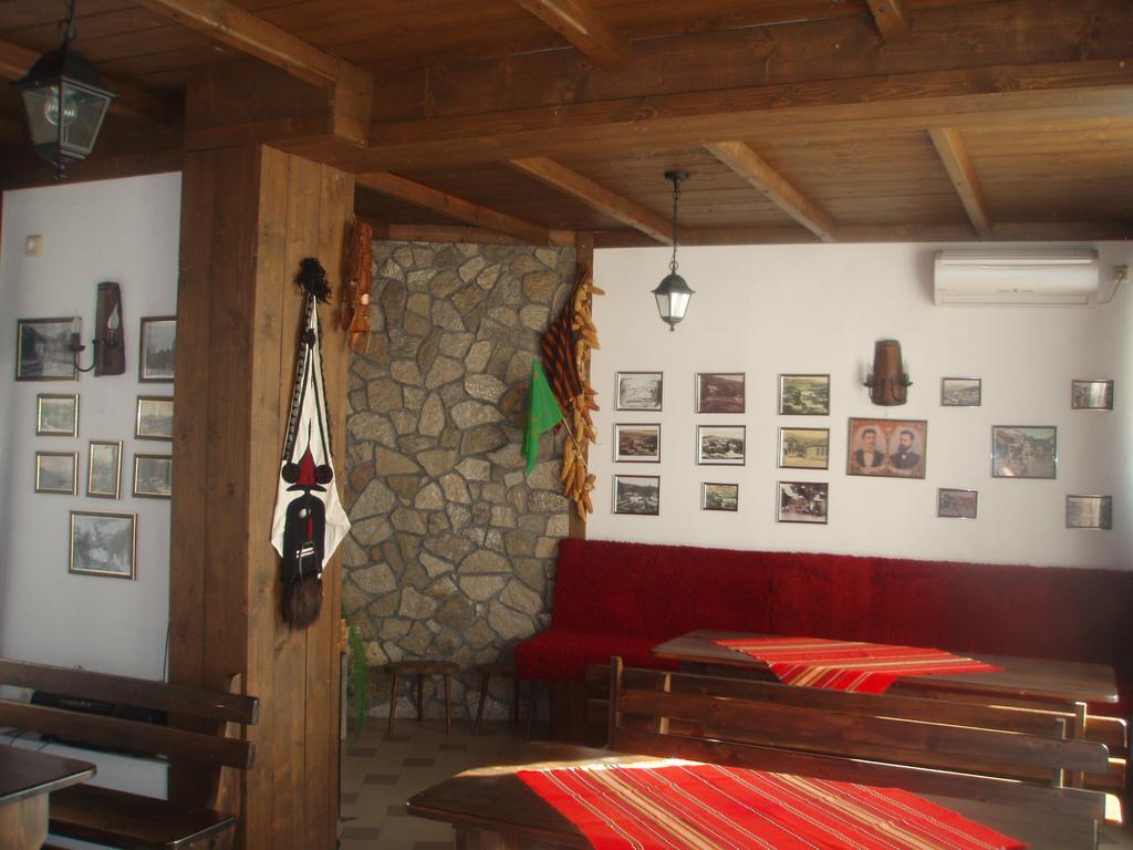 Mania Guest House Калофер Экстерьер фото