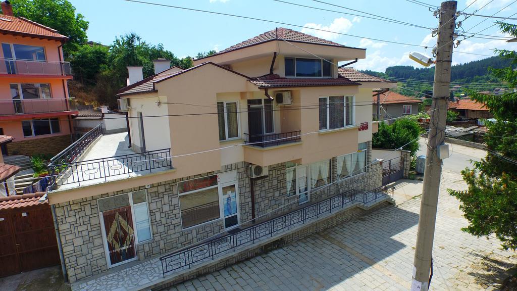 Mania Guest House Калофер Экстерьер фото
